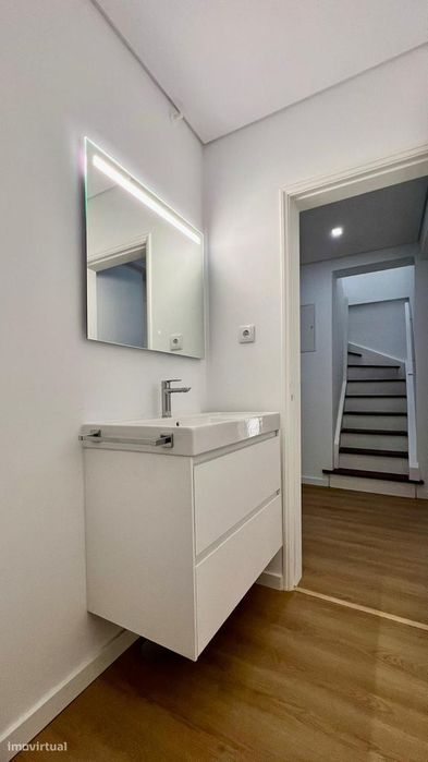 Apartamento T3+1 Duplex | 154 m² | Totalmente Remodelado | Queluz