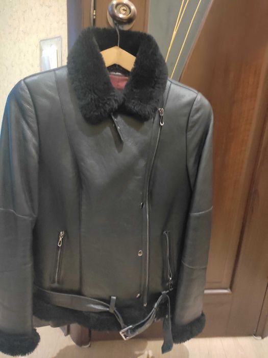 Продається шкіряна жіноча зимова куртка p.44-46.