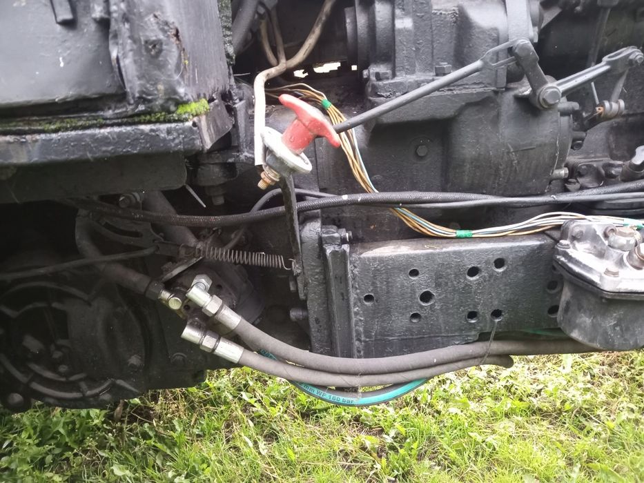 Трактор ЮМЗ-6АЛ на стартері та дозаторі