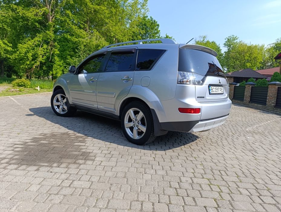 Mitsubishi Outlander XL