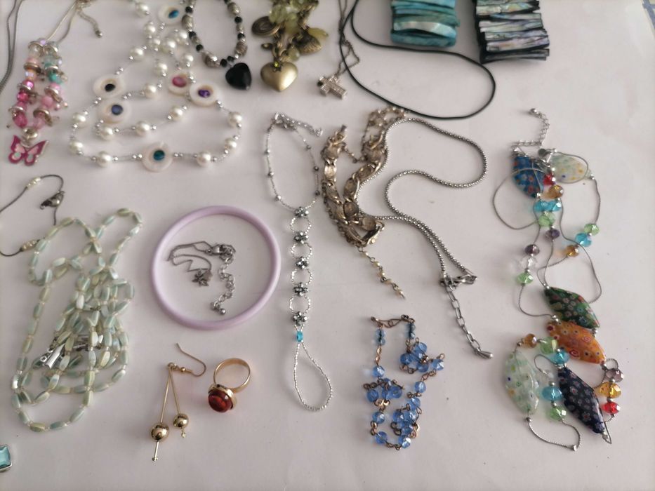 Lote Bijuteria c/ 27 Artigos - Colares, Pulseiras, Brincos, Pendentes