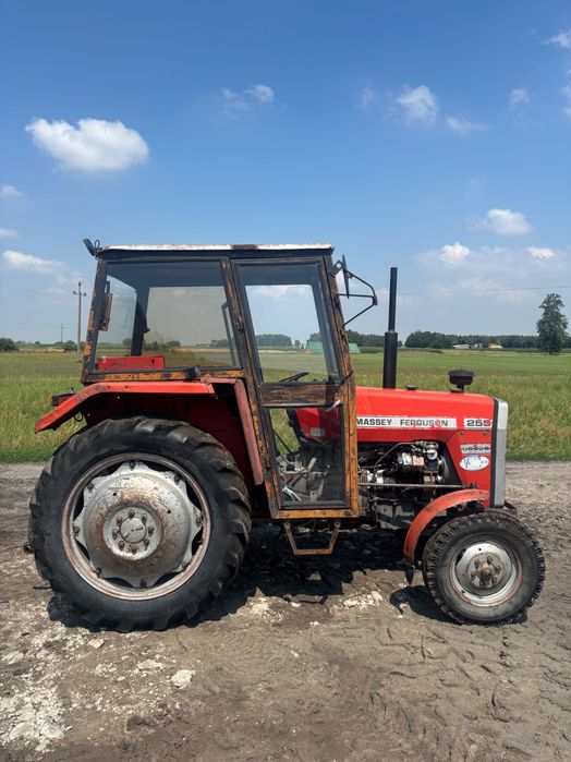 Massey Ferguson 255