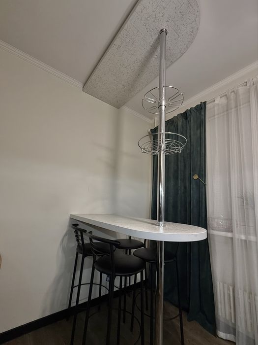 Барная стойка и барные стулья