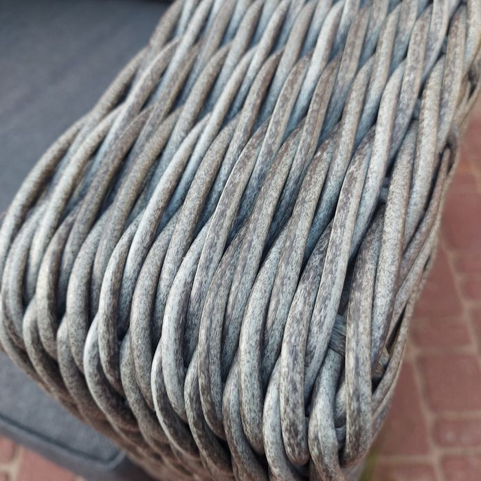 Meble ogrodowe duża sofa stół i dwa fotele.