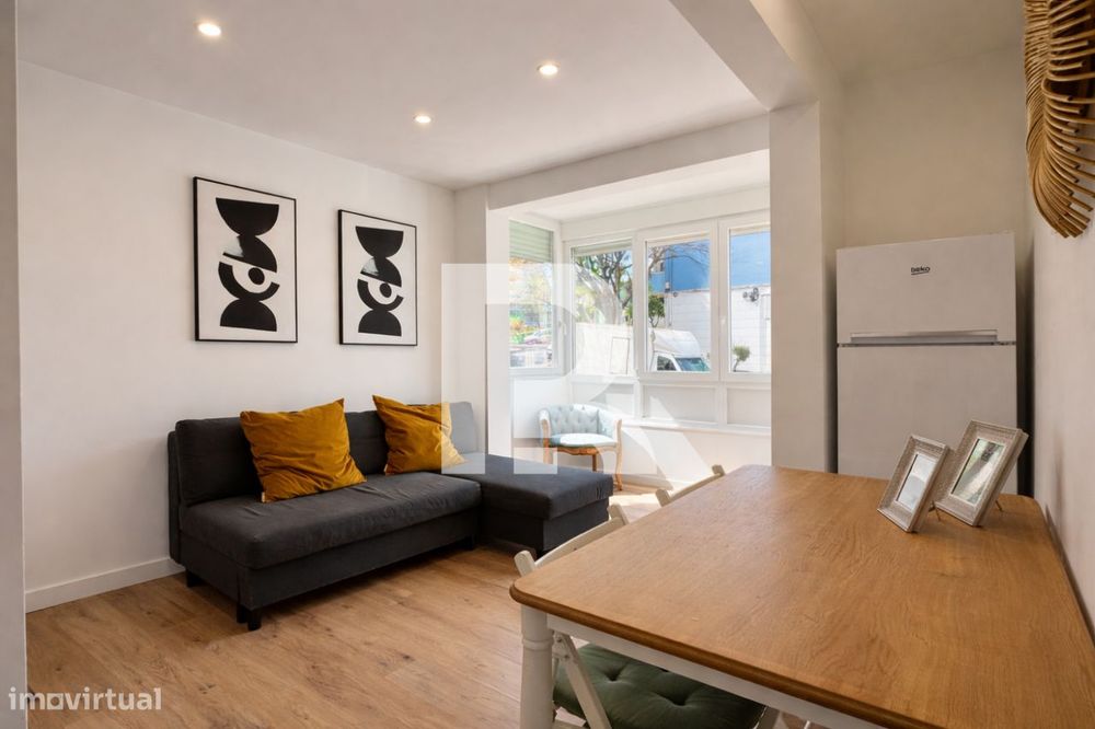 Apartamento T0+1 remodelado na Reboleira — Águas Livres, Lisboa