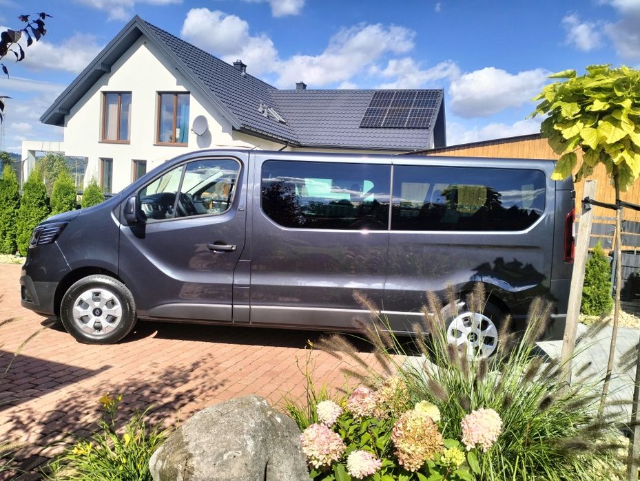Renault Trafic 2025 - 9 osobowy bus do wynajęcia!
