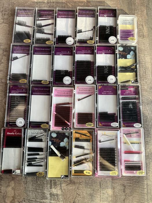 Ресницы и пинцеты для наращивания ресниц