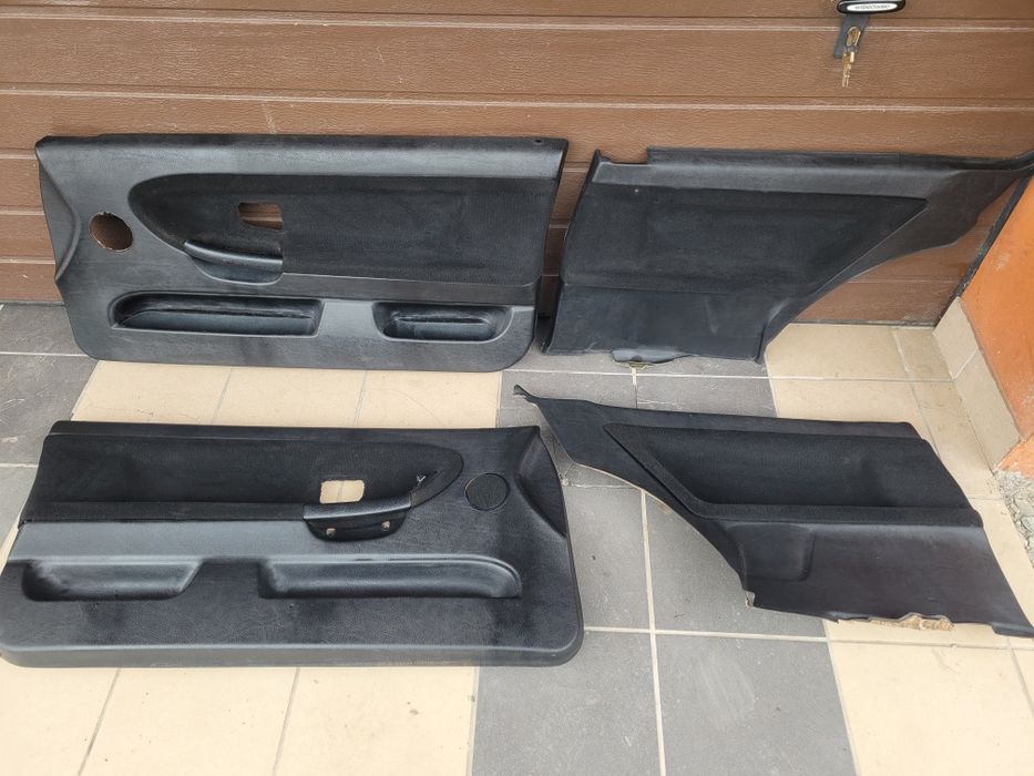 Boczki drzwi tapicerki Bmw e36 Coupe komplet