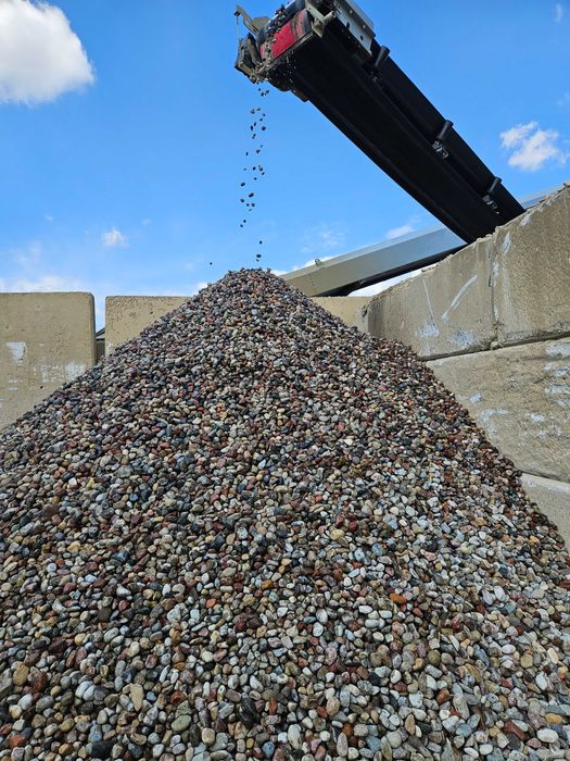 piasek żwir kruszywa ziemia przesiewana Transport od 1 tony do 28 ton