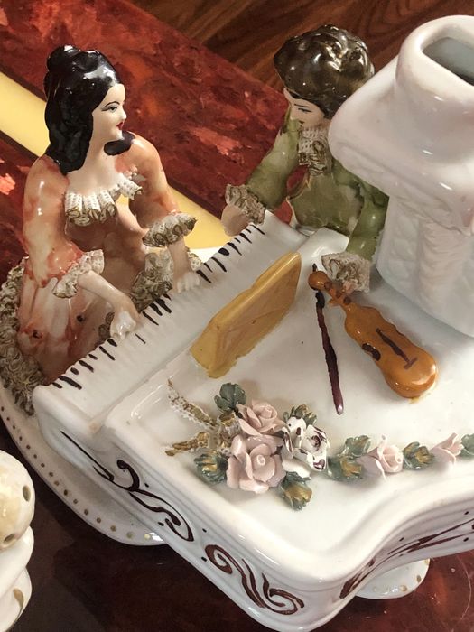 Статуэтка Рояль (0,35 см ; высота 0,38 см )