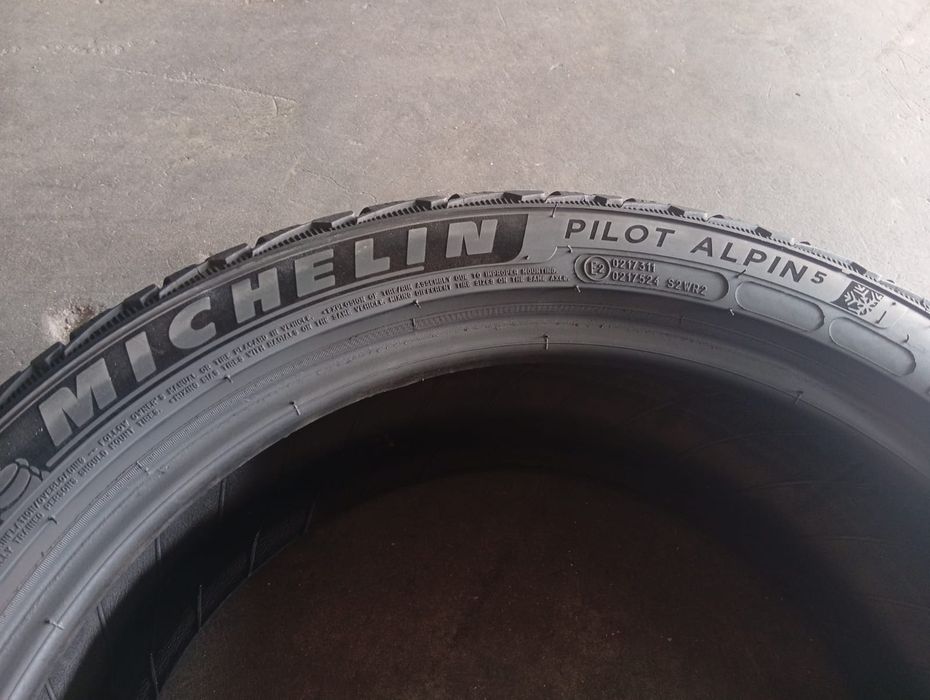 2шт Micheline pilot alpine⁵ R18 235/45 98V XL зимові шини преміум класу в чудовому стані
