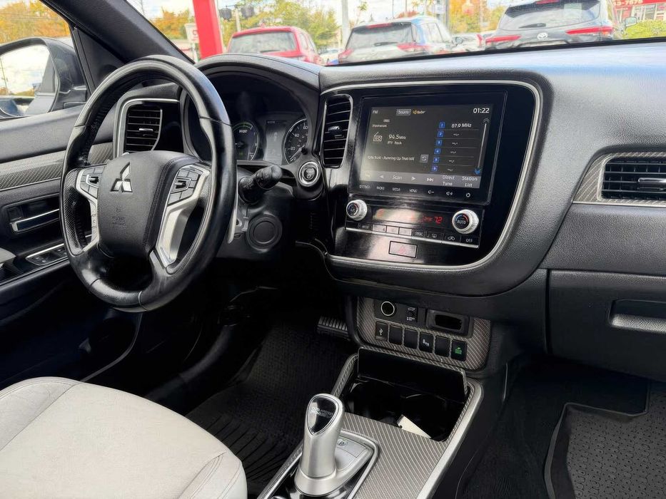 Mitsubishi Outlander PHEV SEL      2022