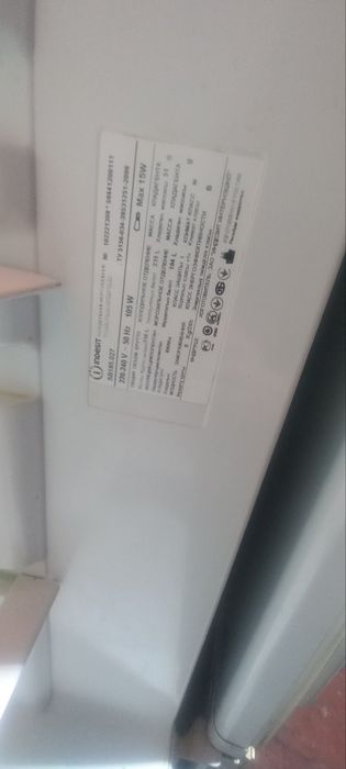 Продам холодильник indesit