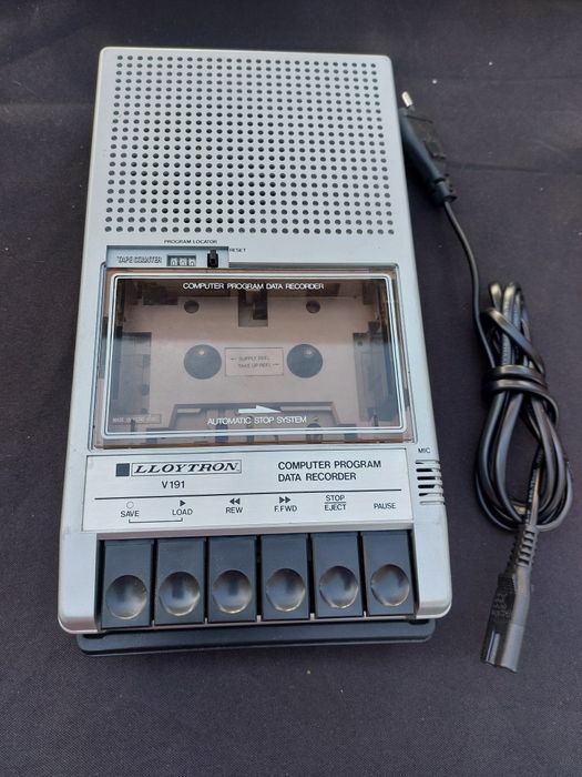 Gravador de dados de programa de computador Lloytron V191. 
Serve para
