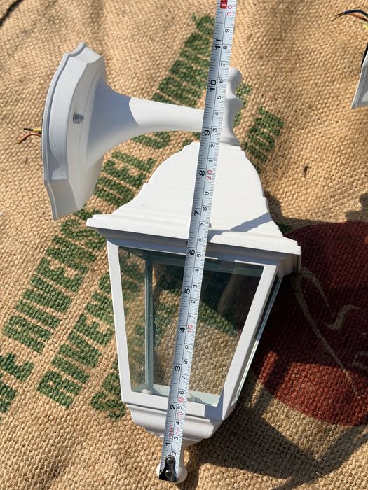 Lampa elewacyjna biała