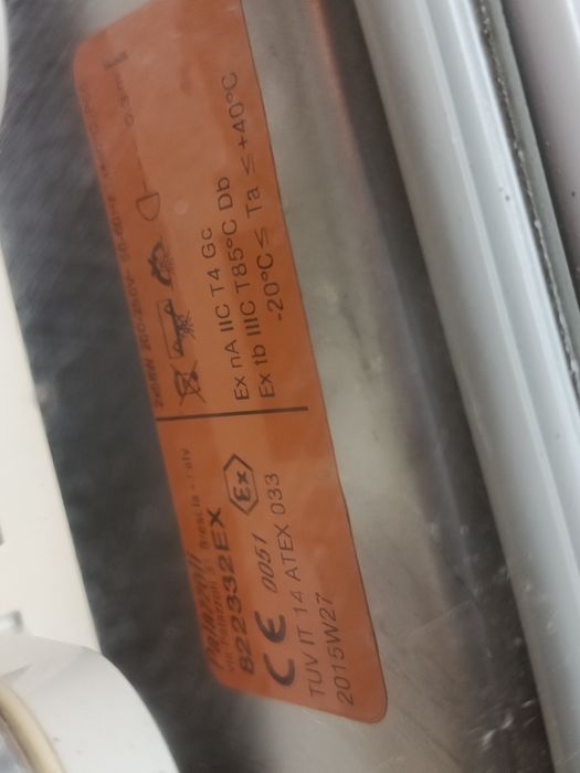 4 Luminárias fluorescentes