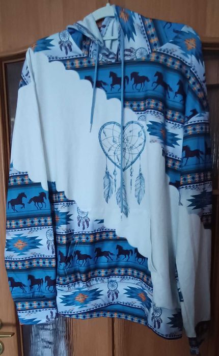 Bluza kangurka z etnicznymi wzorami