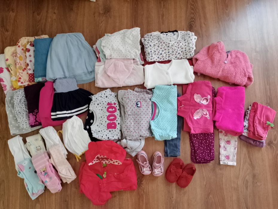 Paka ubranek dla dziewczynki w rozmiarze 80 - stan bdb
