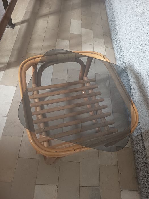 Mesa de centro em bambu envernizada c/tampo de vidro