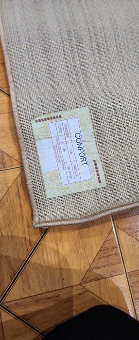 Vendo 5 tapetes 80x1,50/várias cores 15€uni.1 carpete 1.60x2.30cm,50€