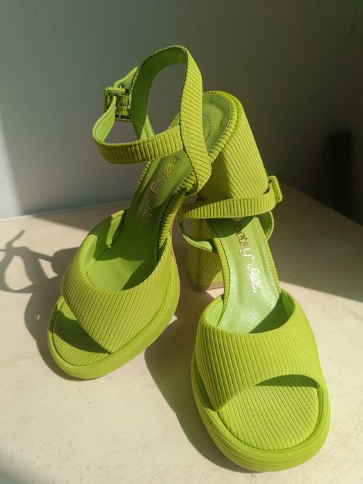 Вишукані Босоніжки 39 розмір