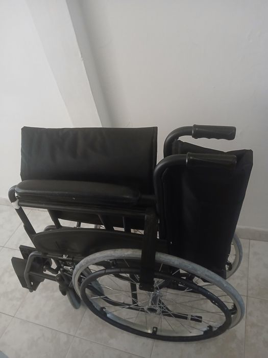 Cadeira de rodas dobrável
