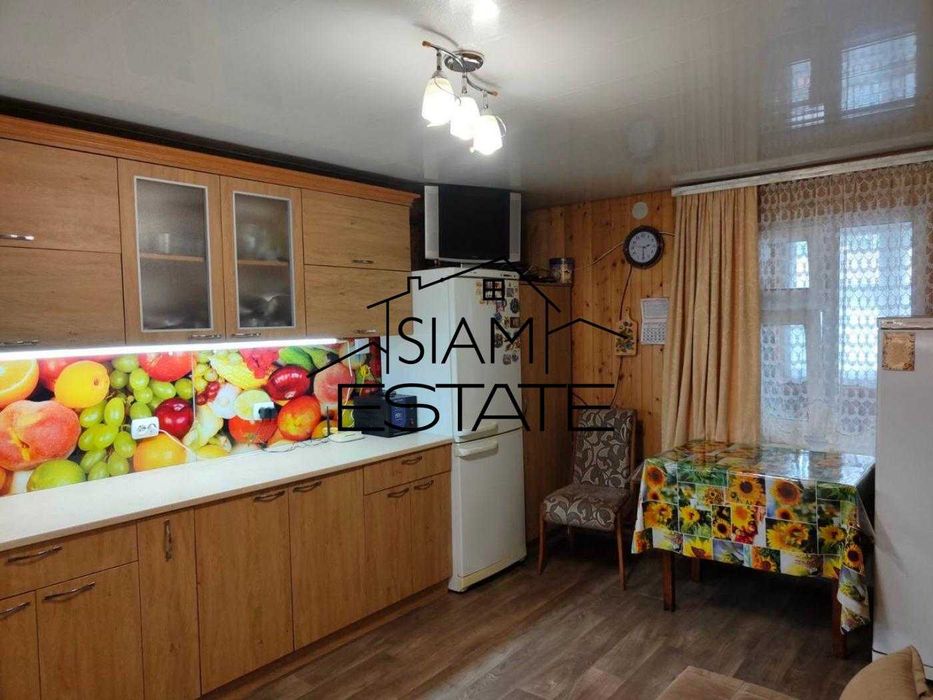 Продається малий житловий будинок з новим недобудованим будинком