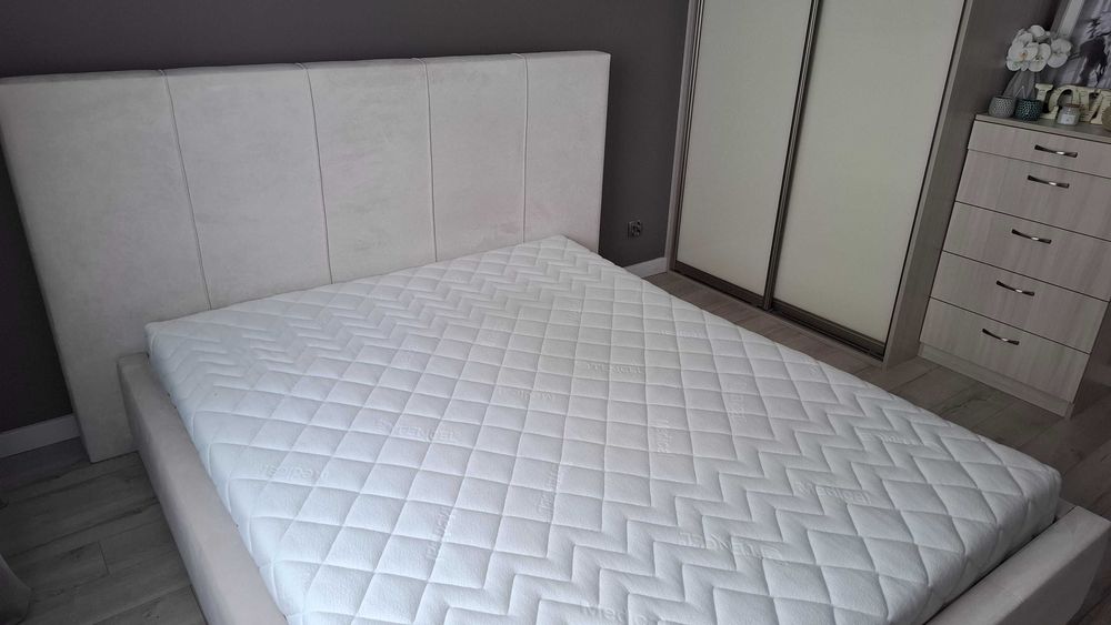 Łózko tapicerowane z materacem 160 cm MK Koło