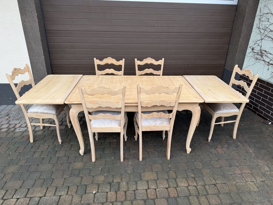 Stół krzesła w stylu ludwikowskim po renowacji oczyszczony Ludwik XV