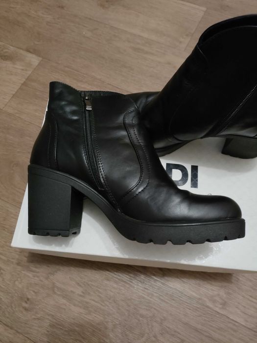 Ботинки натуральная кожа