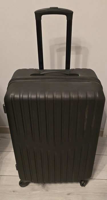Duża walizka w bardzo dobrym stanie