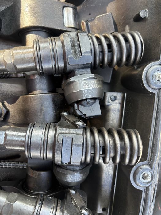 Продам насос форсунки AXD 2.5 T5 07z130073f