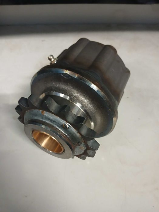 Sprzęgło hedera kukurydzy (z kołem zębatym) z-16 NEW HOLLAND 8497,2761