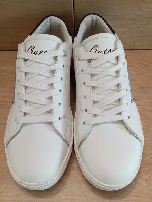 GUESS Sneakersy Damskie niskie Rozm. 38 /24,5 cm.