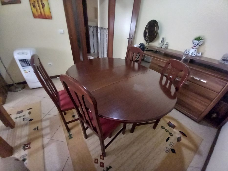 Mesa e cadeiras para venda