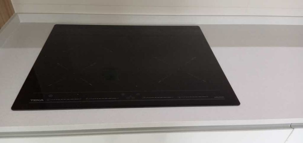 Moradia R/C. T1, Alto di Indio - Sobreda - Cozinha Equipada