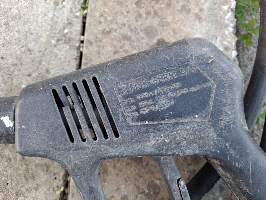 Maquina de lavar a pressao nilkfisk avariada