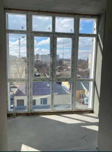 Продаж великої 1 кімнатної квартири в центрі міста в новому будинку