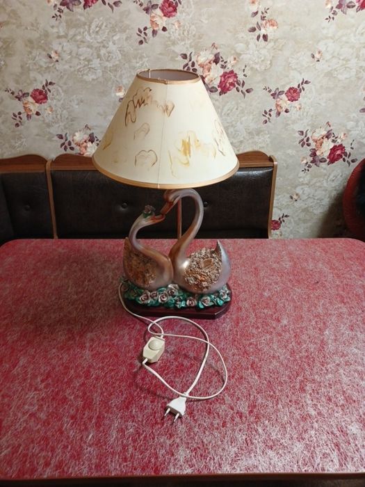 Світильник торшер лебеді