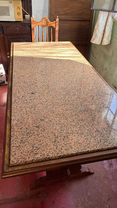 Mesas, cadeiras e sofas