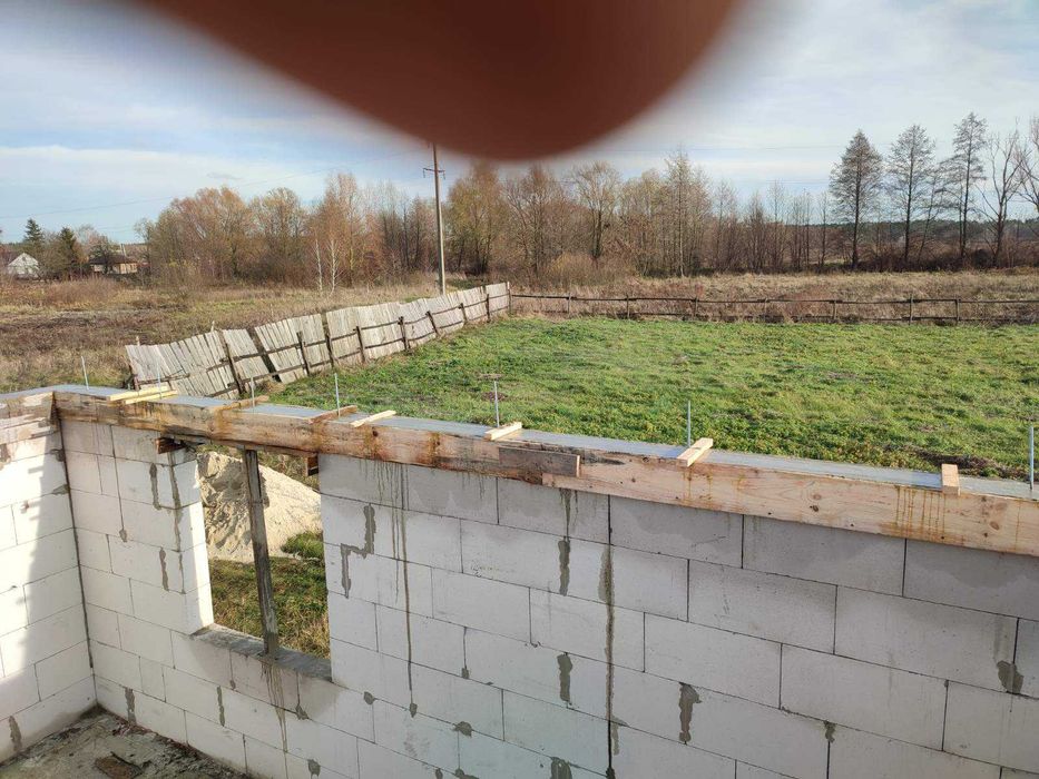 Продам земельну ділянку з розпочатим будівництвом