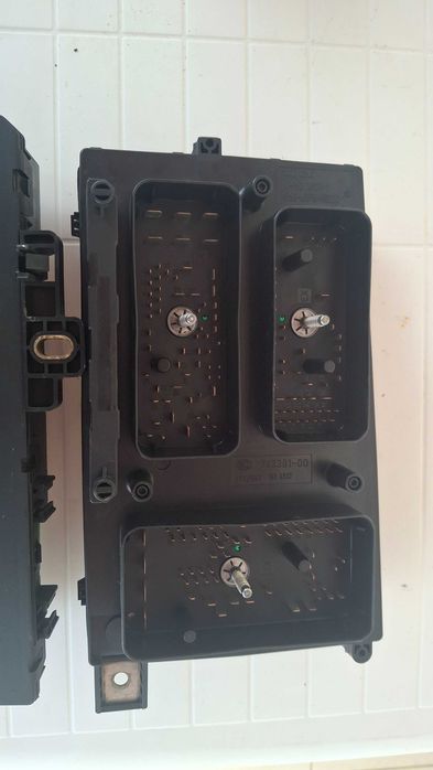 Vendo caixa de fusíveis e reles do astra H