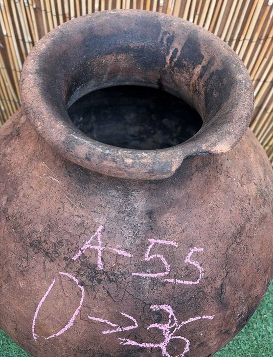 Talha antiga em terracota para decoração