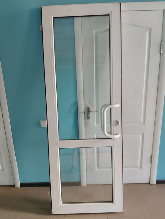 Двері вхідні пластикові