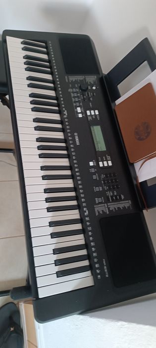 Teclado Yamaha semi novo