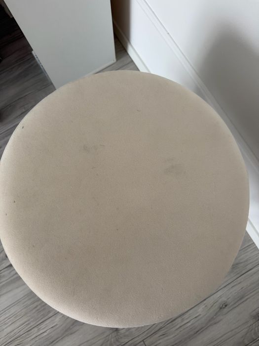 Pufa stolik komplet