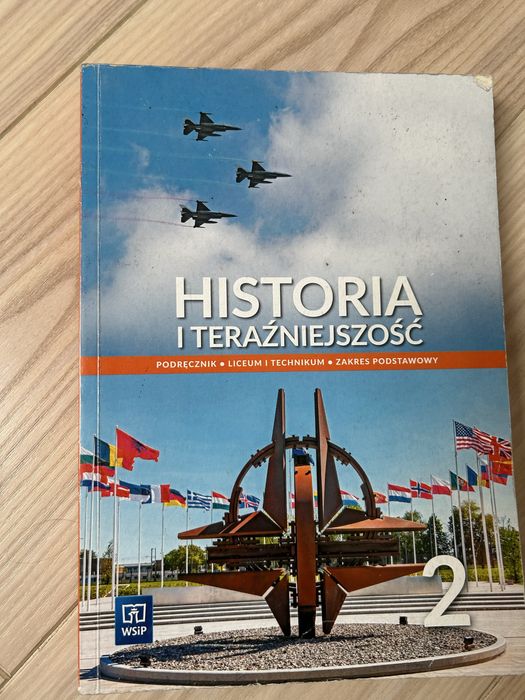 Podreczniki -liceum/ technikum historia, biologia,