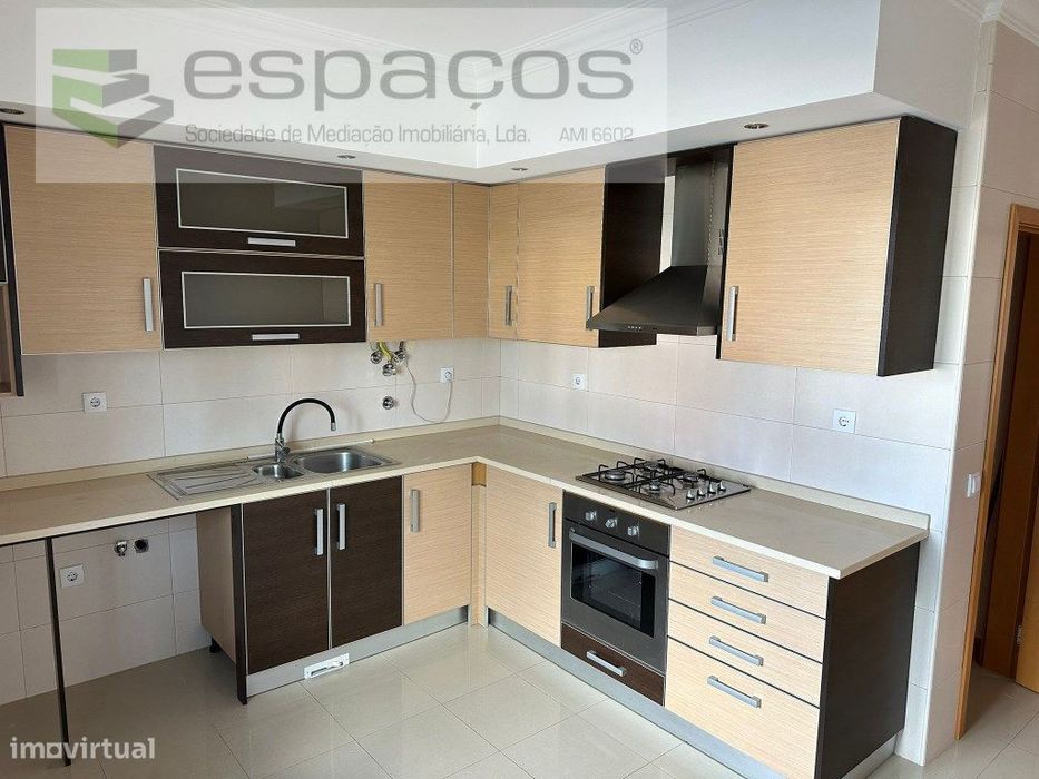 Apartamento T2 com parqueamento — Castelo Branco, Castelo Branco