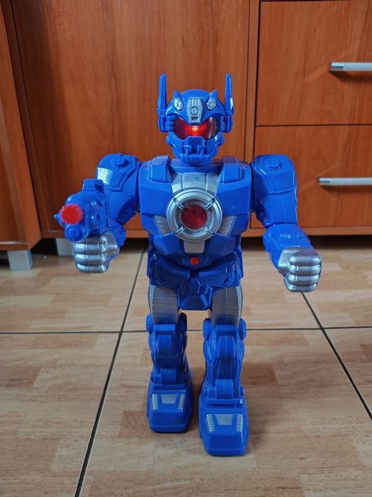 Robot wydaje dźwięki i świeci