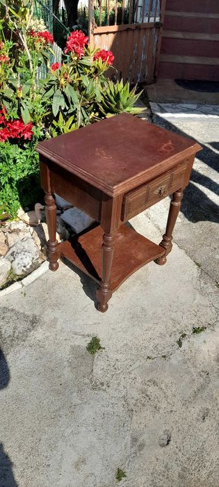 Mesa de cabeceira antiga